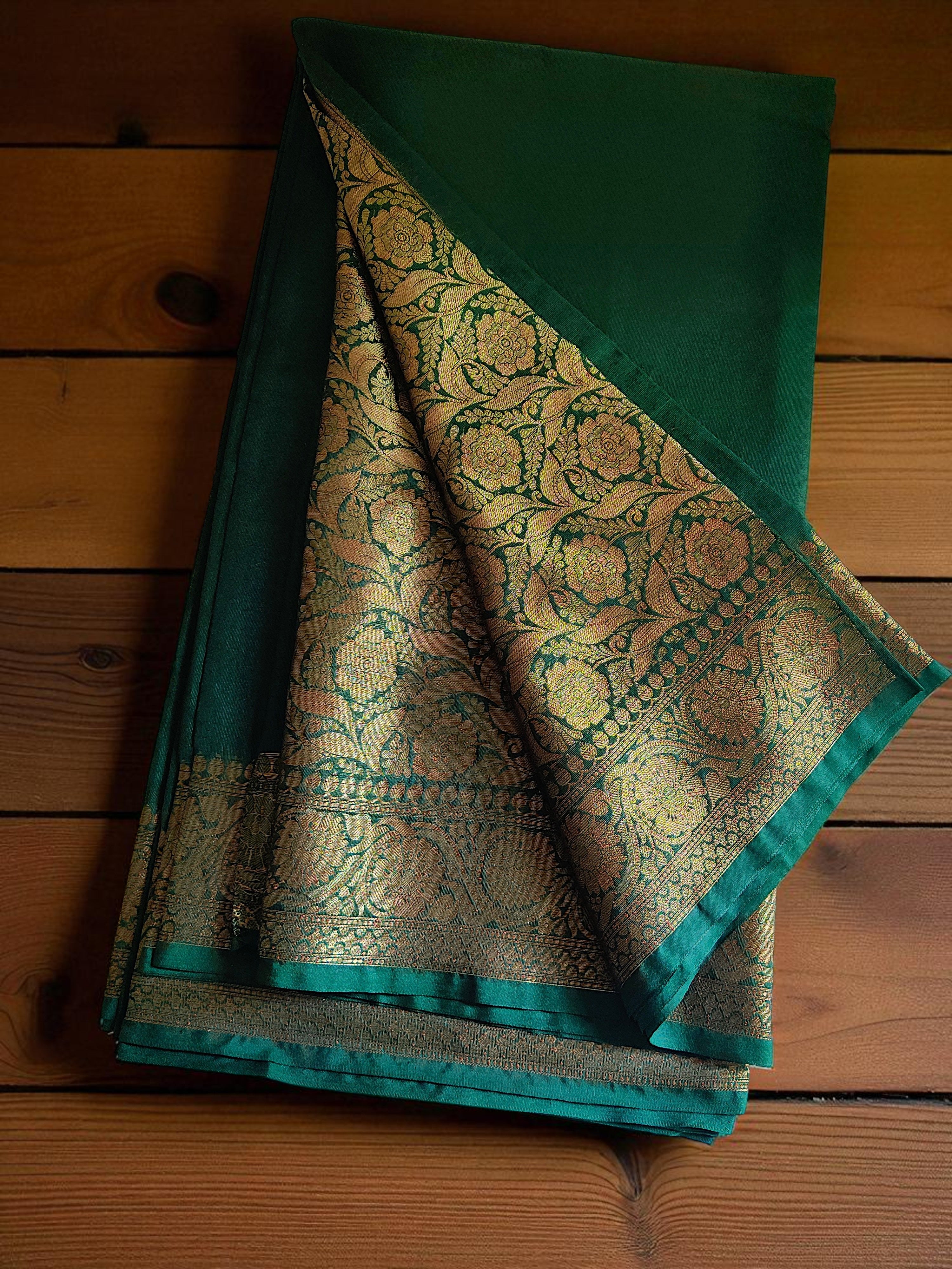 Cotton Saree with an exquisite Zari Border